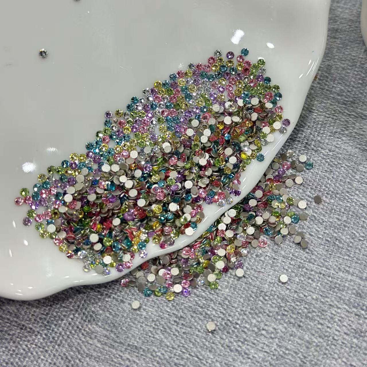 Super Shiny Flat Colorful Round Nail Art Rhinestones 33 Cut Mixed Crushed Rhinestones Nail Stickers Rhinestone Decorations