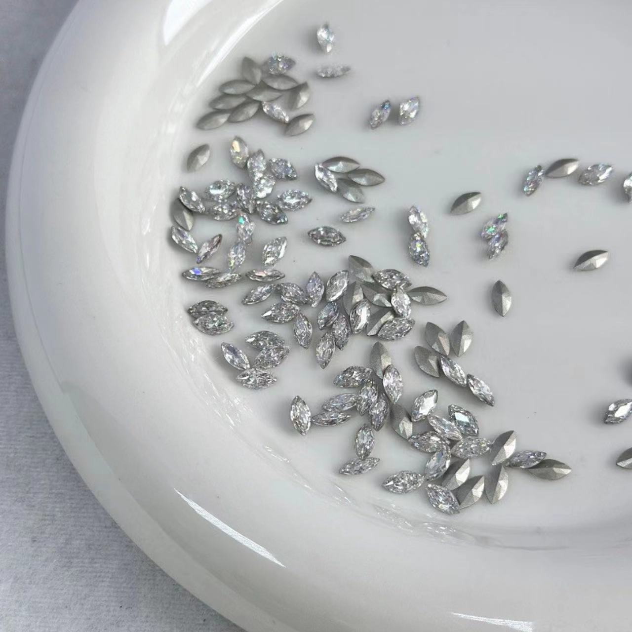 5A Medium Zircon Rose Cut Nail Art Rhinestones Sparkling Pointed Bottom Plated Wheat Spike Nail Rhinestones Decorations Wholesale